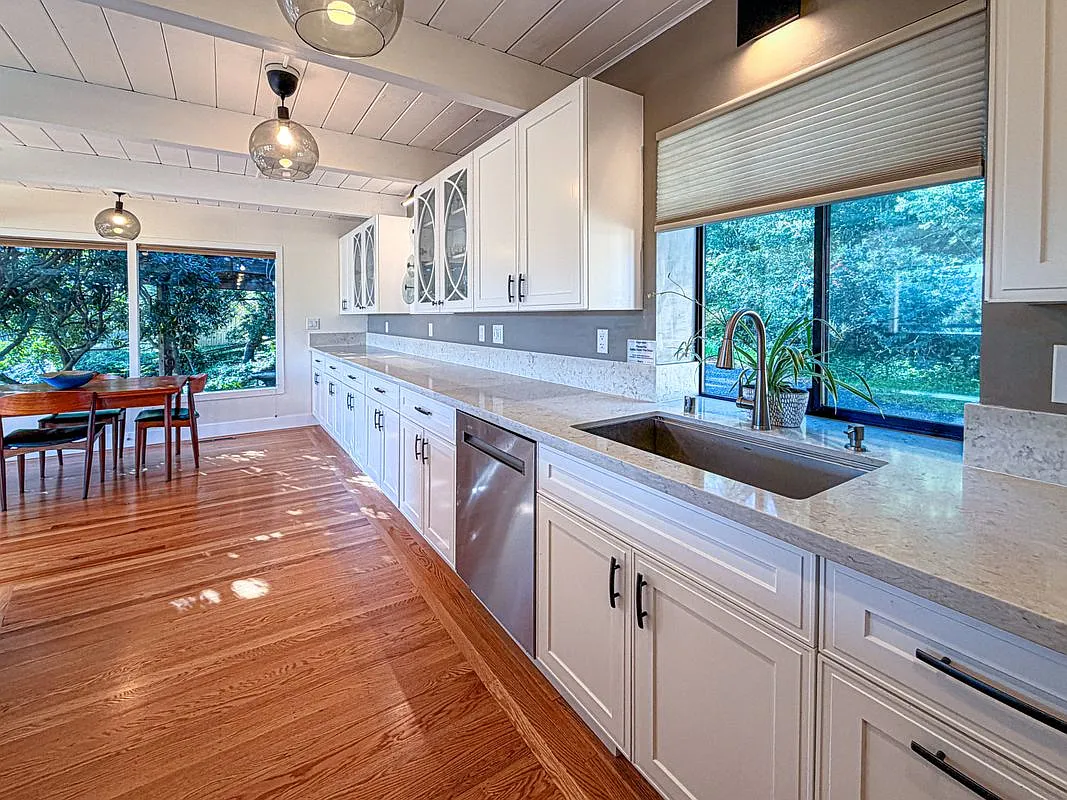 2 bed, 2.0 bath, 1300 sqft, $6,250 — Photo 3