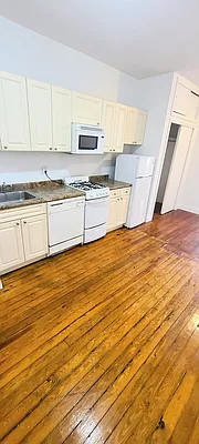 Rented by United Realty Equities | media 19