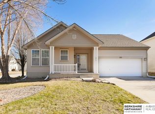 2101 Ridgeview Dr, Papillion, NE 68046