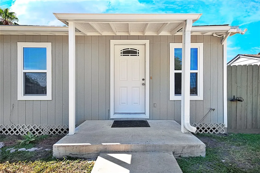 2 bed, 1.0 bath, 1760 sqft, $1,400 — Photo 3