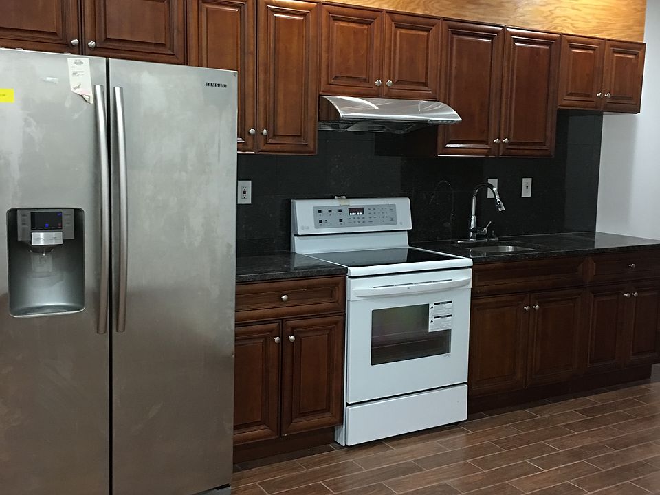 1st image of 918 Green St #2nd
