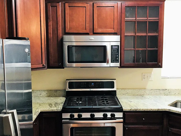 517 Plaza Pl — Photo 8