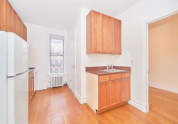 4th image of 309 E 5th St APT 11