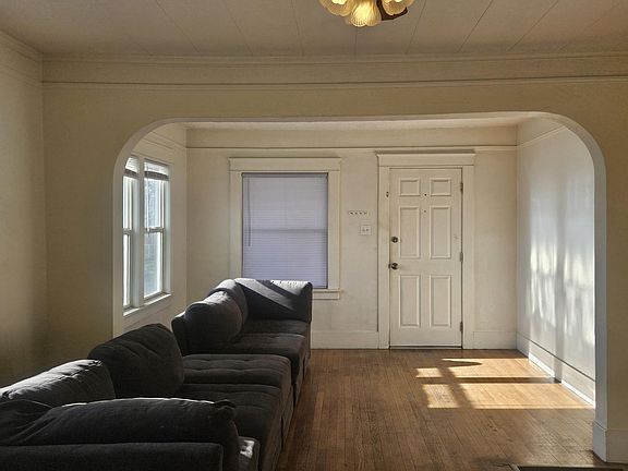5th image of 1720 Menlo Way
