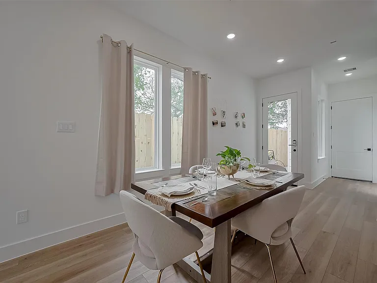 776 Mansfield St — Photo 6