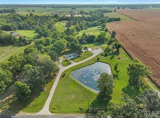 7112 Fields Dr, Moro, IL 62067