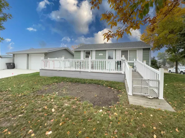 117 4th St NW, Tioga, ND 58852