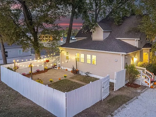 218 Walnut St, Highland, IL 62249