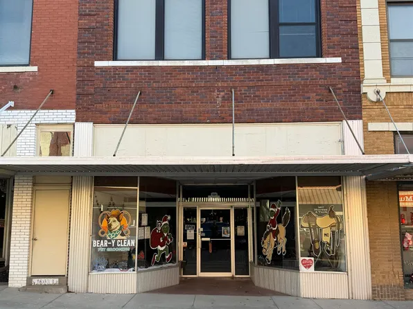 1604 Stone St, Falls City, NE 68355