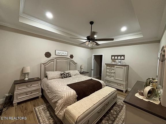 5th image of 194 W Park Cir