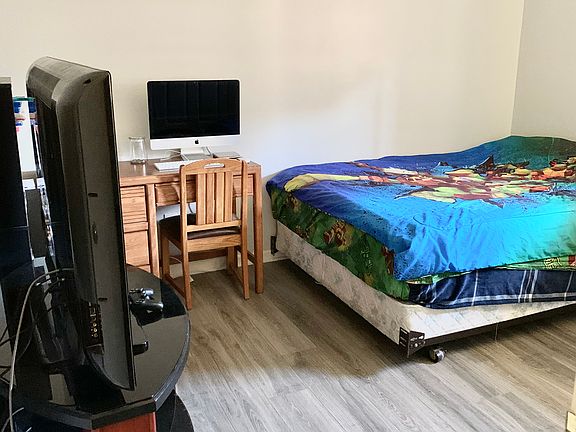 5th image of 817 Genevieve Dr