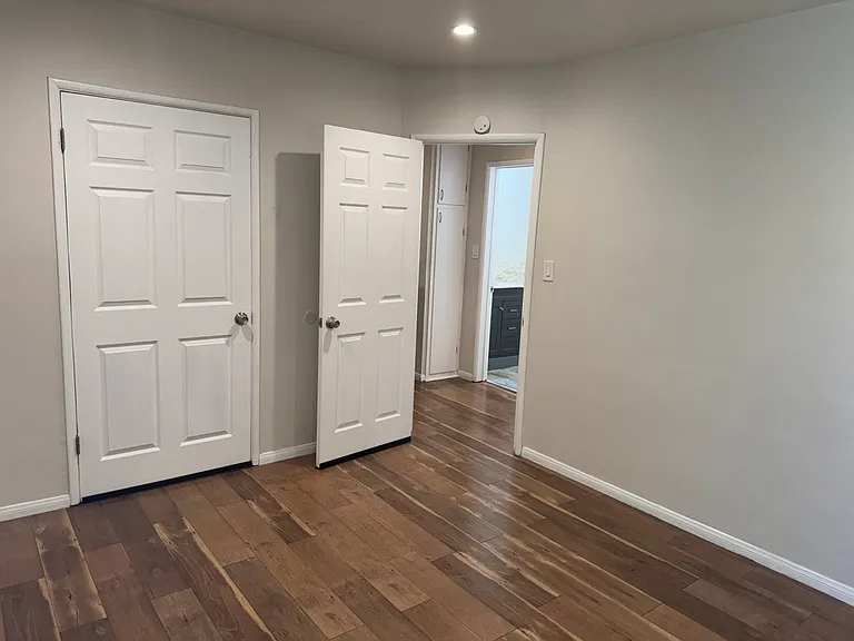 24433 University Ave — Photo 13