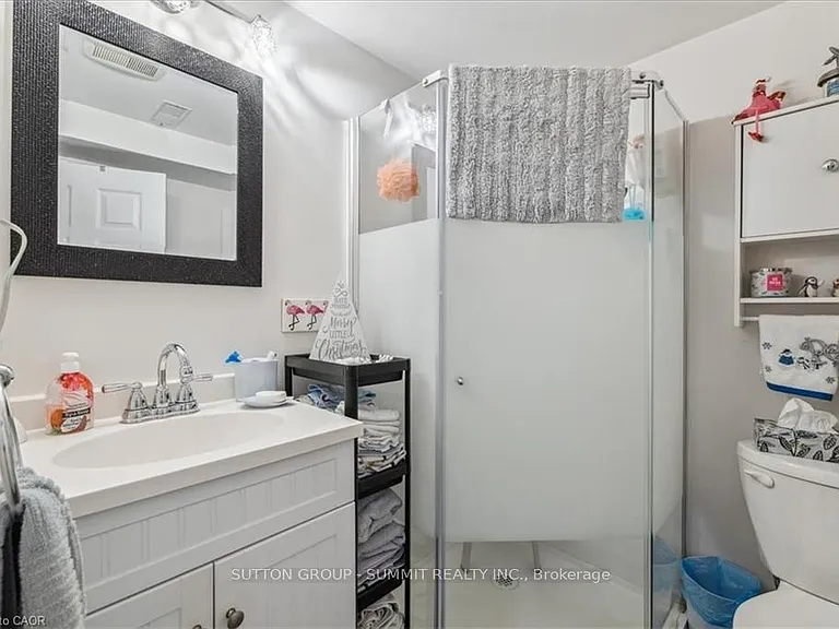9 Grenadier Dr — Photo 23