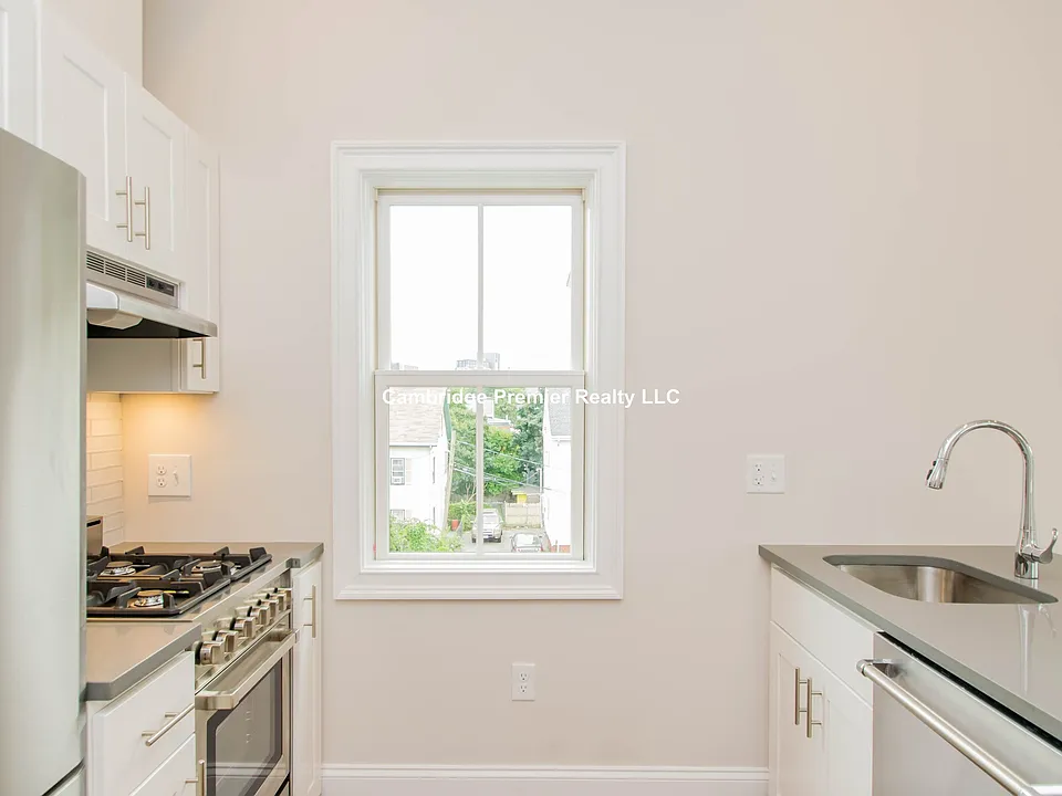 122 Columbia St #3
