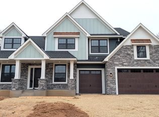 1884 Royal Blvd N, Lake Elmo, MN 55042