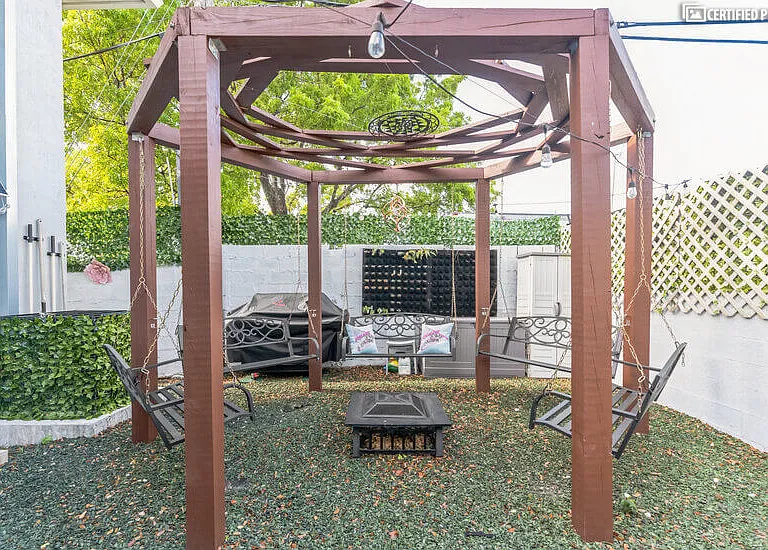 NW 19th Ct — Photo 7