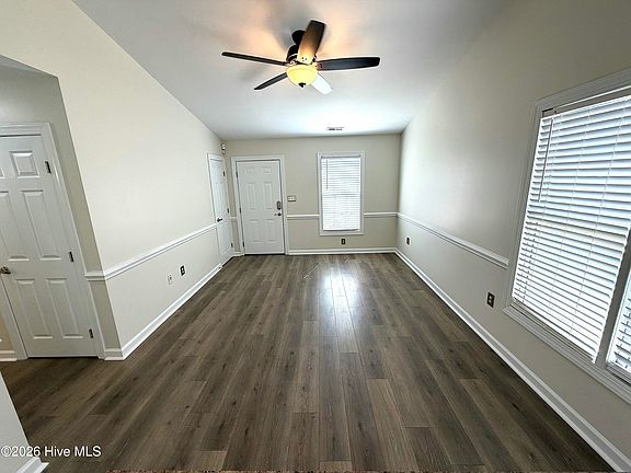 5th image of 2556 Pond Drive N