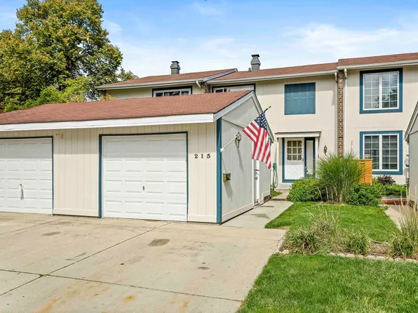 215 Oakwood Ln, Bloomingdale, IL 60108
