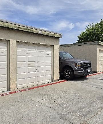 5th image of 639 Beverly Pl