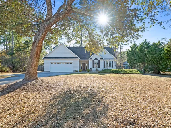 1511 Chadwick Shores Dr, Sneads Ferry, NC 28460