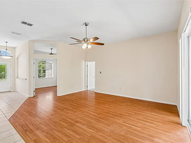 37 Greenpark Blvd — Photo 17