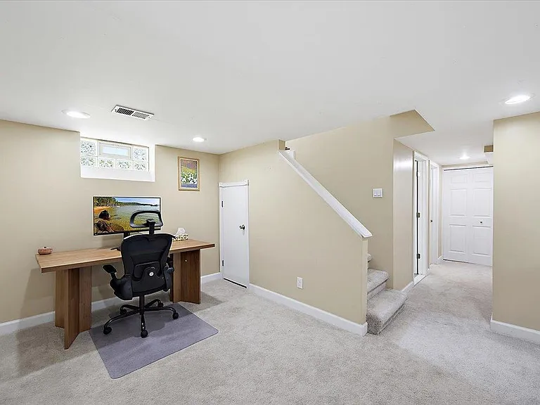 303 Midland Blvd — Photo 34