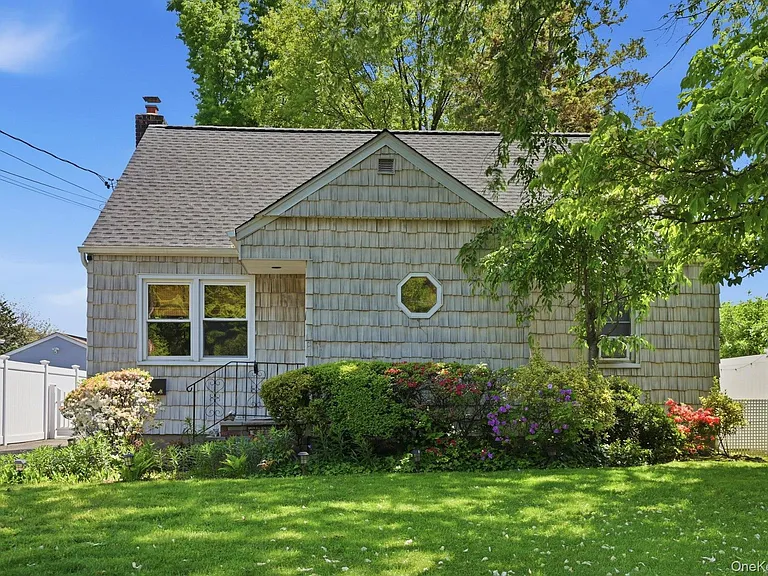 135 Woolsey Ave — Photo 1