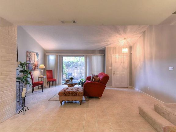 4th image of 710 Country Place Dr