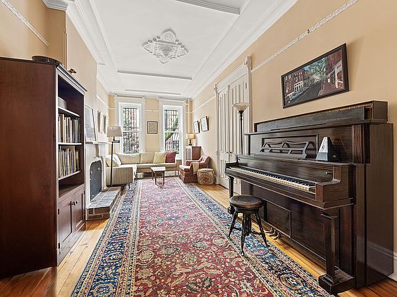 4th image of 482 11th St