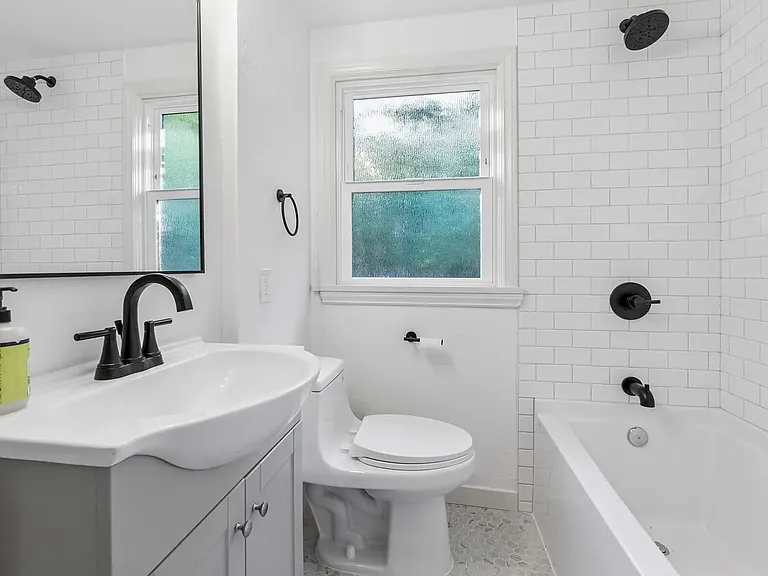 11019 35th Ave NE #2 — Photo 7