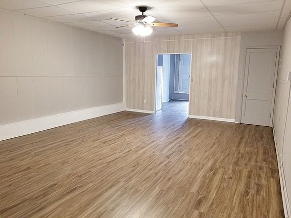 111 Baltimore St 1st Fl. Front - Living Room