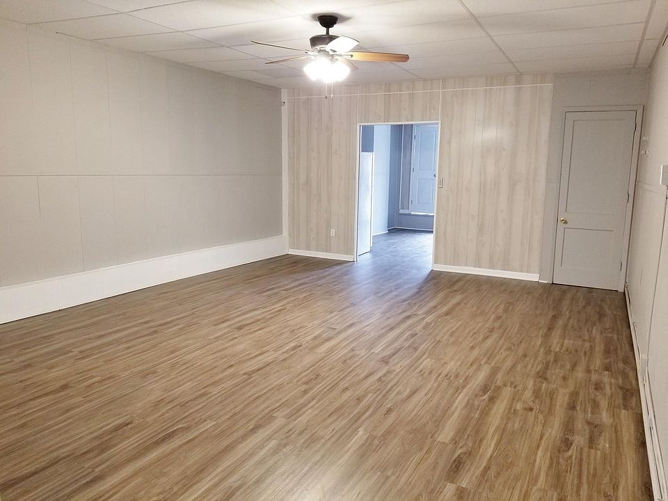 111 Baltimore St 1st Fl. Front - Living Room