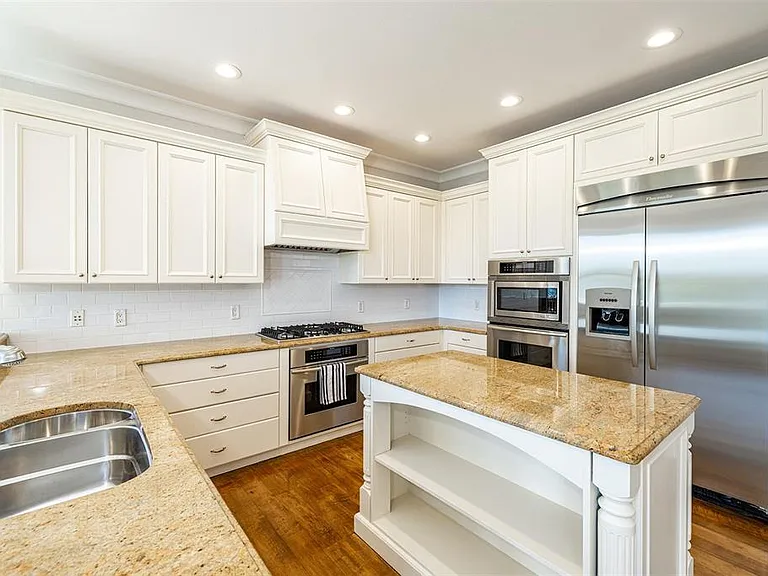 821 Bay Point Dr — Photo 14