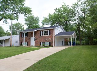 12423 Roth Hill Dr, Maryland Heights, MO 63043