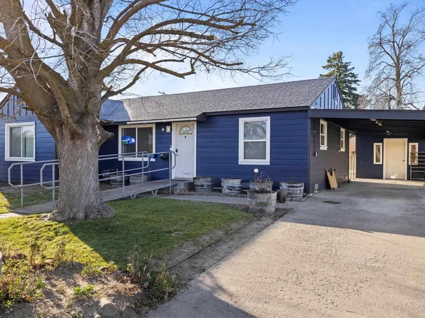 624 E 2nd St, Grandview, WA 98930