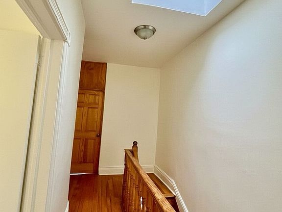 5th image of 203 Moffat St #3