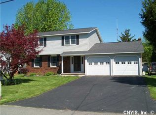 5439 Topsfield Ln, Clay, NY 13041