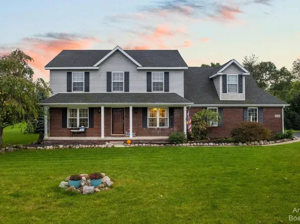 330 Meadowind Ct, Pinckney, MI 48169