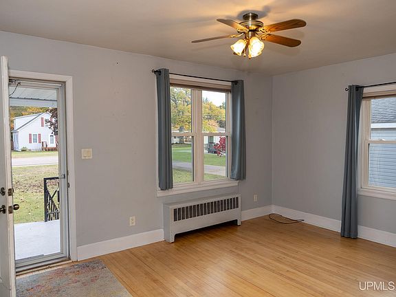 4th image of 47 Midway Dr