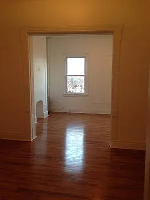 Rented by FlatFinders Realty | media 21