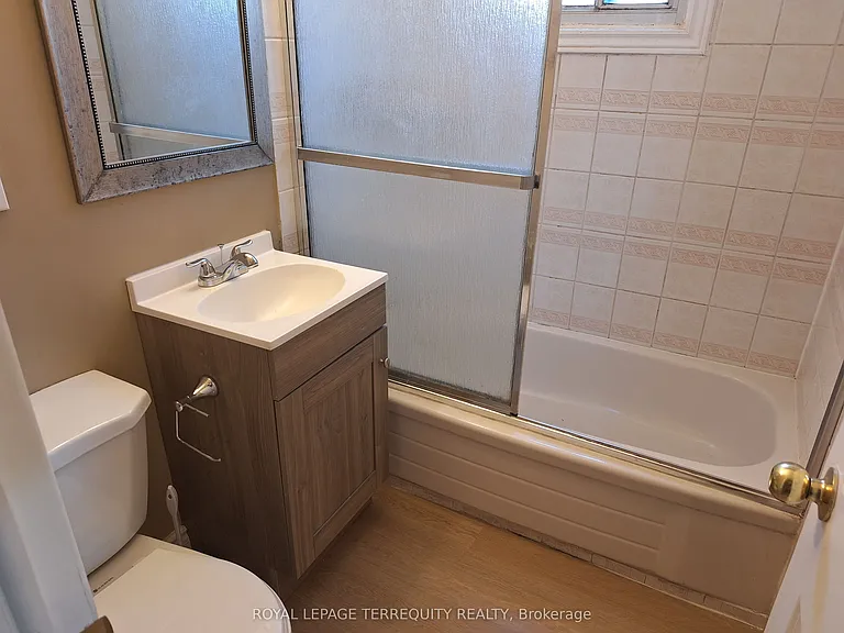 17 Compton Cres — Photo 6