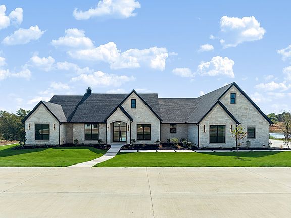 5th image of 153 Red Bird Ln