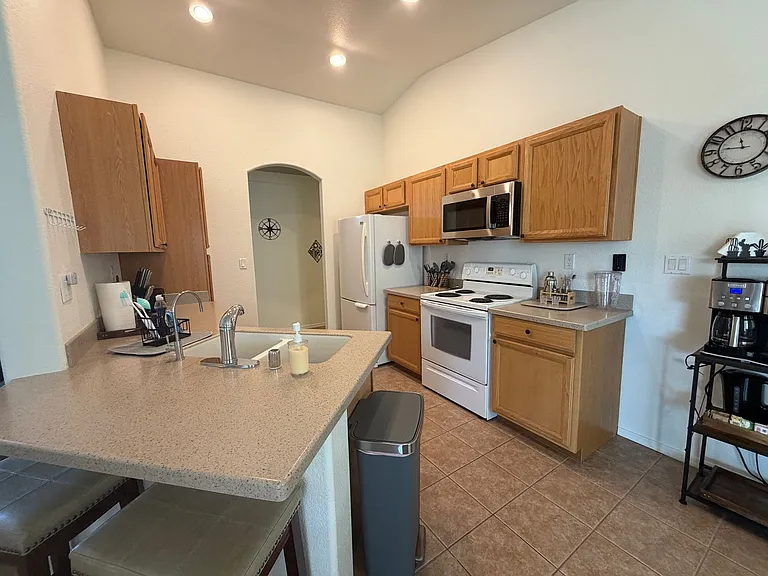 2416 N Ridge Ave — Photo 11