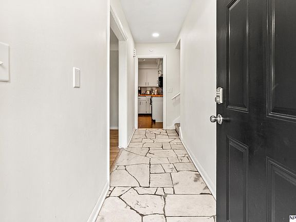 4th image of 7522 Hartman Ave