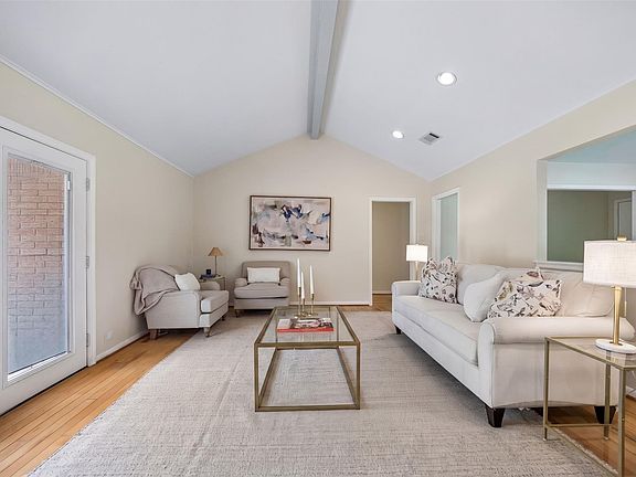 3rd image of 8922 Springview Ln