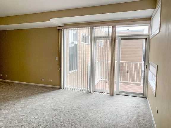 3rd image of 915 S Oak Park Ave APT 3B