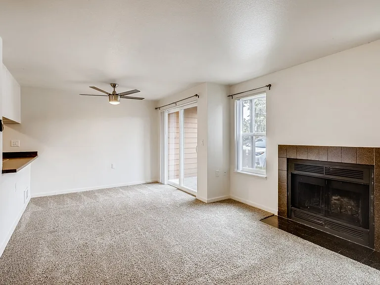 A Standard Living Room with a Fireplace at The Courtyard at South Station