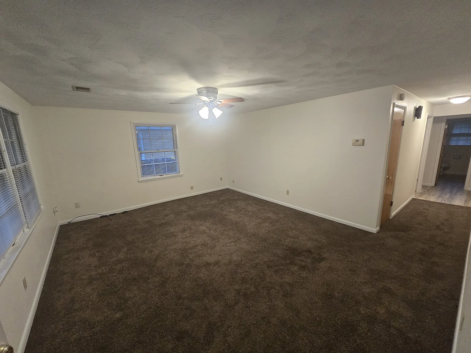 2 bed, 1000 sqft, $925 — Photo 2
