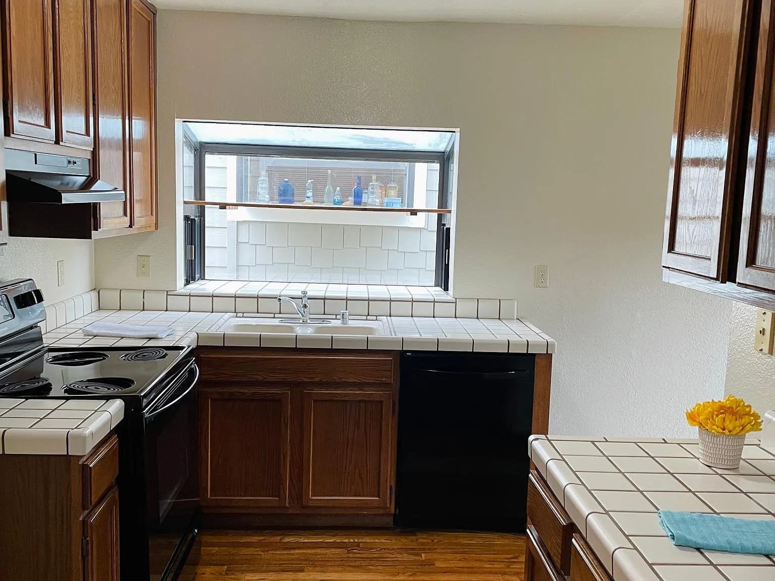 2 bed, 1.5 bath, 1142 sqft, $3,695 — Photo 3