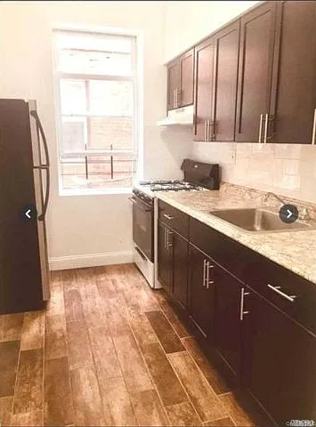 3 bed, 1.0 bath, 1000 sqft, $3,600 — Photo 2